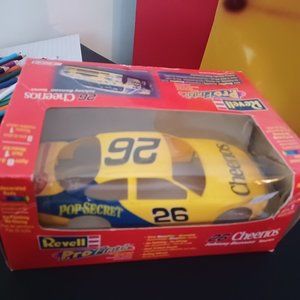 Revell Pro Finish 26 Cheerios Johnny Benson 1:24 scale Snaptite Model